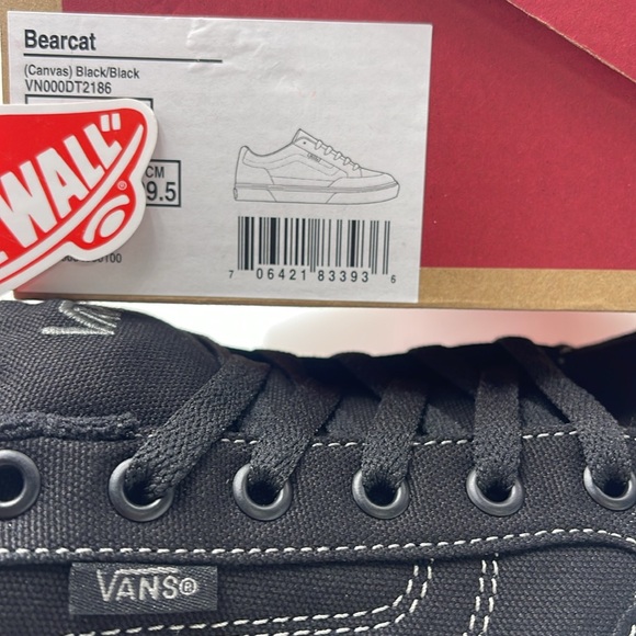 Vans Men’s Bearcat (Canvas) Black/Black
VN000DT2186
Sneakers - Picture 16 of 16